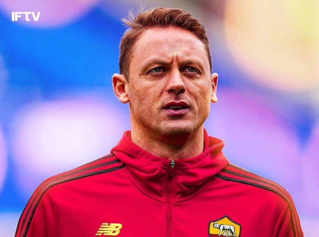 LOL官网入口-莱万多夫斯基9分钟5球全场回放视频