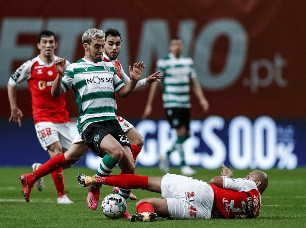 LOL官网入口-关于今夜葡萄牙体育备战荷甲冲刺阶段里昂备战法国杯，浓眉哥关键时刻出色防守看傻球迷的信息